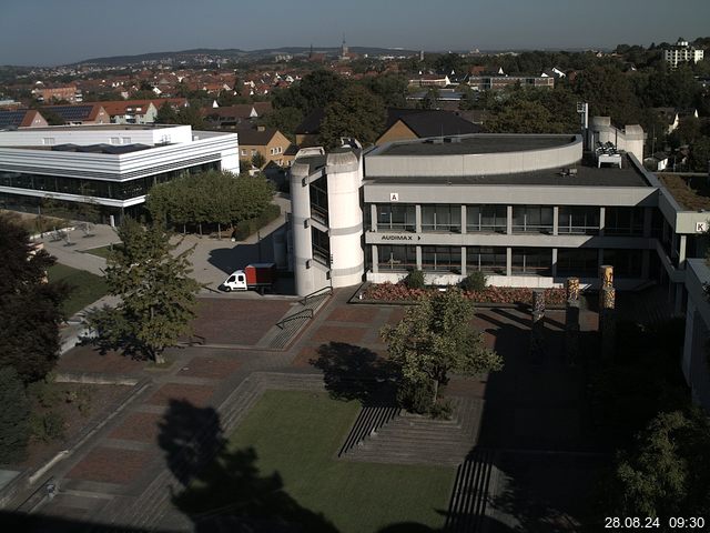 Foto der Webcam: Verwaltungsgebäude, Innenhof mit Audimax, Hörsaal-Gebäude 1