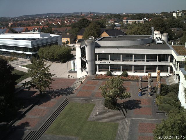 Foto der Webcam: Verwaltungsgebäude, Innenhof mit Audimax, Hörsaal-Gebäude 1