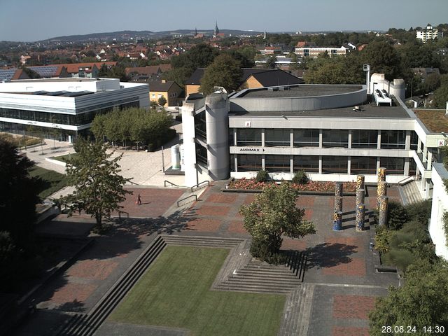 Foto der Webcam: Verwaltungsgebäude, Innenhof mit Audimax, Hörsaal-Gebäude 1