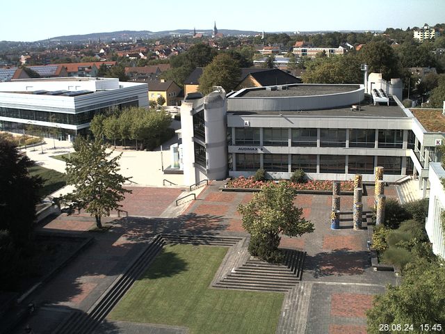 Foto der Webcam: Verwaltungsgebäude, Innenhof mit Audimax, Hörsaal-Gebäude 1