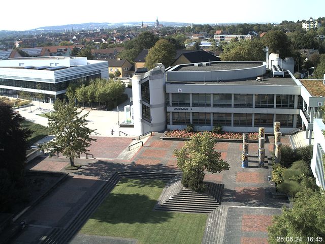 Foto der Webcam: Verwaltungsgebäude, Innenhof mit Audimax, Hörsaal-Gebäude 1