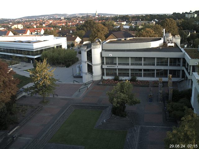 Foto der Webcam: Verwaltungsgebäude, Innenhof mit Audimax, Hörsaal-Gebäude 1