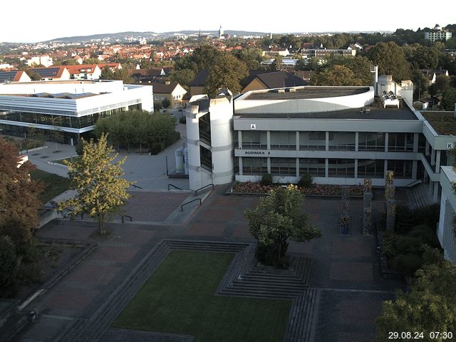 Foto der Webcam: Verwaltungsgebäude, Innenhof mit Audimax, Hörsaal-Gebäude 1