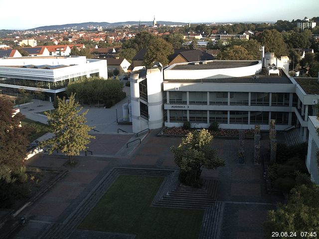 Foto der Webcam: Verwaltungsgebäude, Innenhof mit Audimax, Hörsaal-Gebäude 1