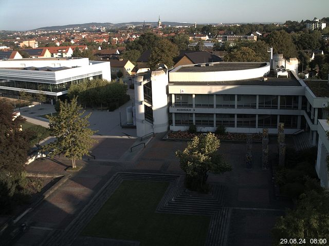 Foto der Webcam: Verwaltungsgebäude, Innenhof mit Audimax, Hörsaal-Gebäude 1