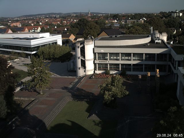 Foto der Webcam: Verwaltungsgebäude, Innenhof mit Audimax, Hörsaal-Gebäude 1