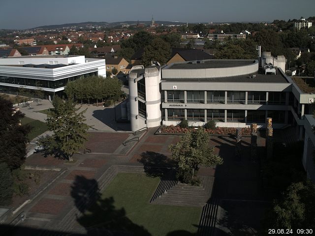 Foto der Webcam: Verwaltungsgebäude, Innenhof mit Audimax, Hörsaal-Gebäude 1