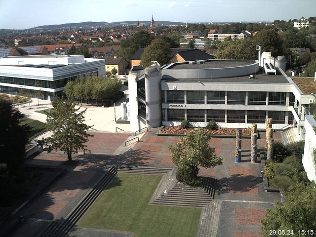 Foto der Webcam: Verwaltungsgebäude, Innenhof mit Audimax, Hörsaal-Gebäude 1