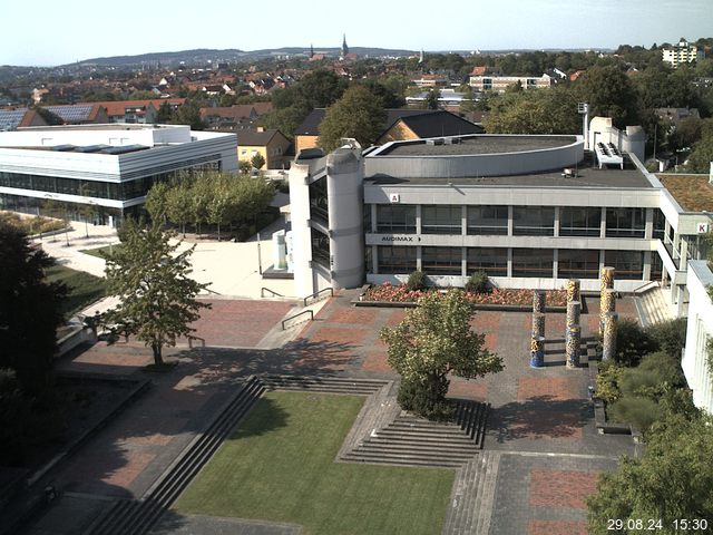 Foto der Webcam: Verwaltungsgebäude, Innenhof mit Audimax, Hörsaal-Gebäude 1