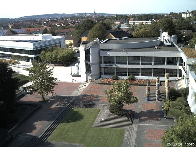 Foto der Webcam: Verwaltungsgebäude, Innenhof mit Audimax, Hörsaal-Gebäude 1