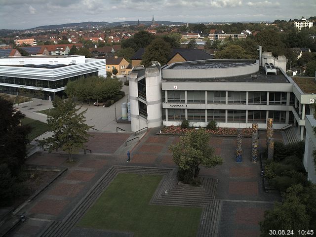 Foto der Webcam: Verwaltungsgebäude, Innenhof mit Audimax, Hörsaal-Gebäude 1