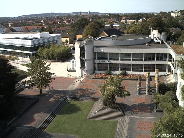 Foto der Webcam: Verwaltungsgebäude, Innenhof mit Audimax, Hörsaal-Gebäude 1