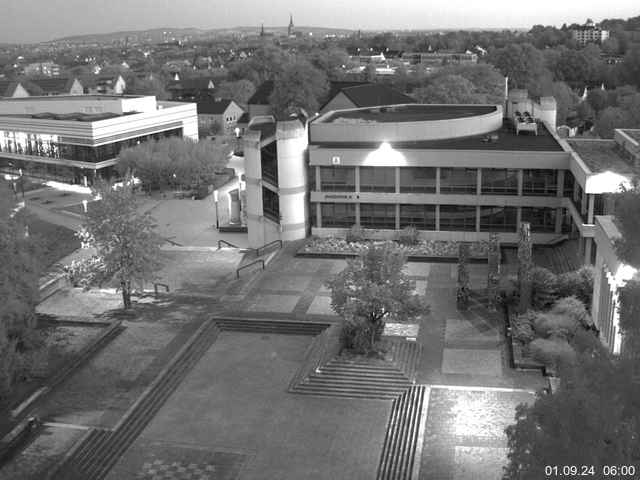 Foto der Webcam: Verwaltungsgebäude, Innenhof mit Audimax, Hörsaal-Gebäude 1