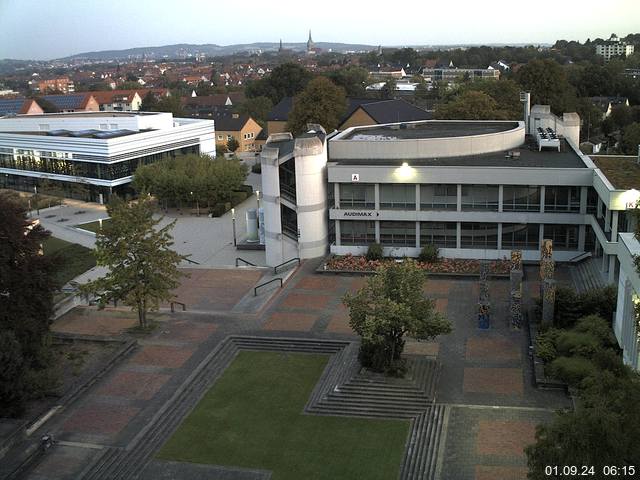 Foto der Webcam: Verwaltungsgebäude, Innenhof mit Audimax, Hörsaal-Gebäude 1