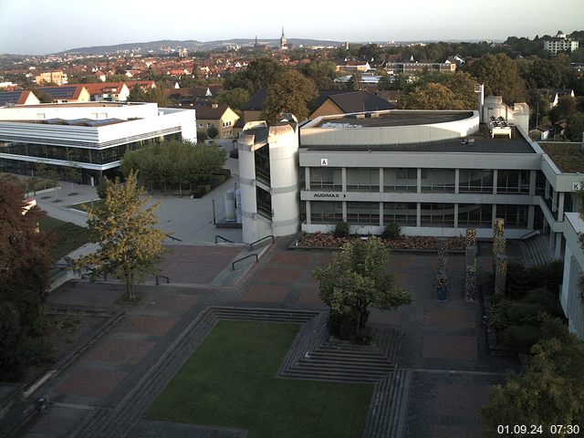 Foto der Webcam: Verwaltungsgebäude, Innenhof mit Audimax, Hörsaal-Gebäude 1