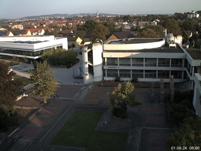 Foto der Webcam: Verwaltungsgebäude, Innenhof mit Audimax, Hörsaal-Gebäude 1