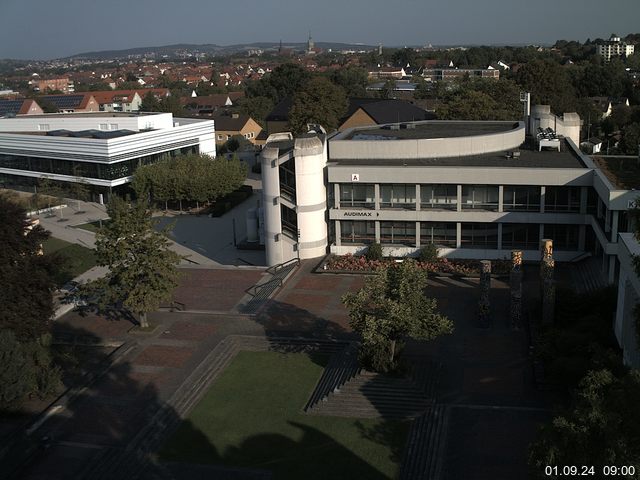 Foto der Webcam: Verwaltungsgebäude, Innenhof mit Audimax, Hörsaal-Gebäude 1