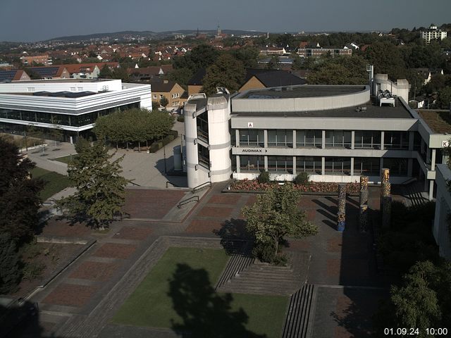 Foto der Webcam: Verwaltungsgebäude, Innenhof mit Audimax, Hörsaal-Gebäude 1