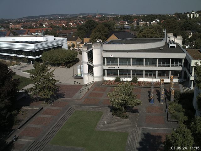 Foto der Webcam: Verwaltungsgebäude, Innenhof mit Audimax, Hörsaal-Gebäude 1