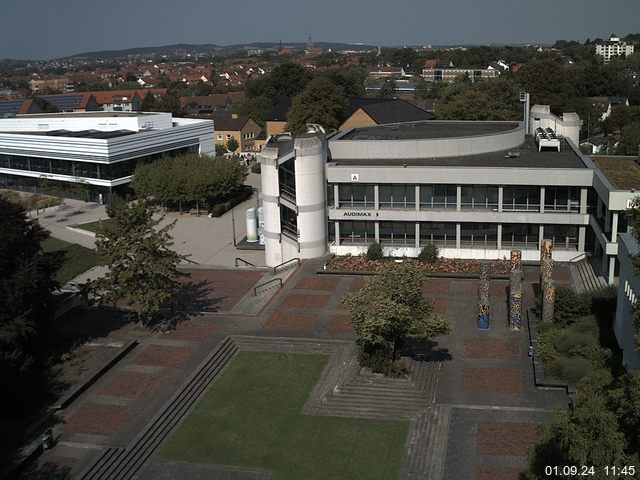 Foto der Webcam: Verwaltungsgebäude, Innenhof mit Audimax, Hörsaal-Gebäude 1