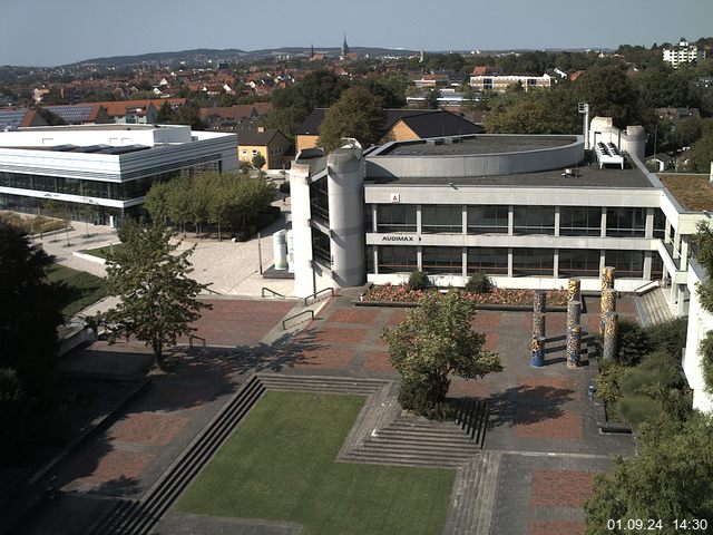 Foto der Webcam: Verwaltungsgebäude, Innenhof mit Audimax, Hörsaal-Gebäude 1