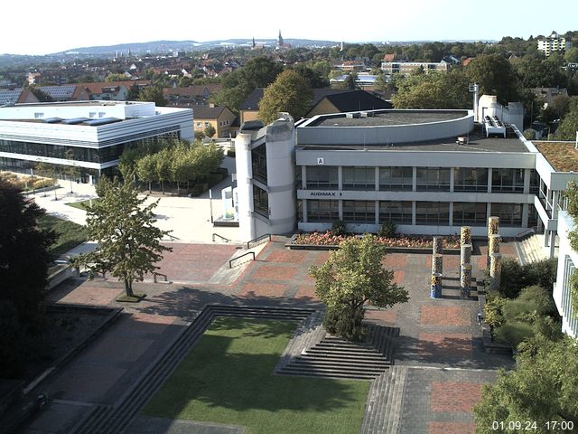 Foto der Webcam: Verwaltungsgebäude, Innenhof mit Audimax, Hörsaal-Gebäude 1