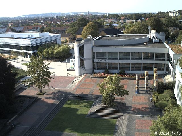 Foto der Webcam: Verwaltungsgebäude, Innenhof mit Audimax, Hörsaal-Gebäude 1