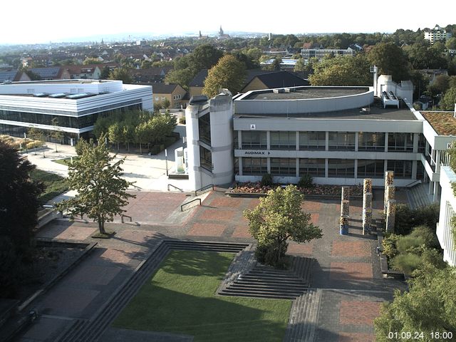 Foto der Webcam: Verwaltungsgebäude, Innenhof mit Audimax, Hörsaal-Gebäude 1