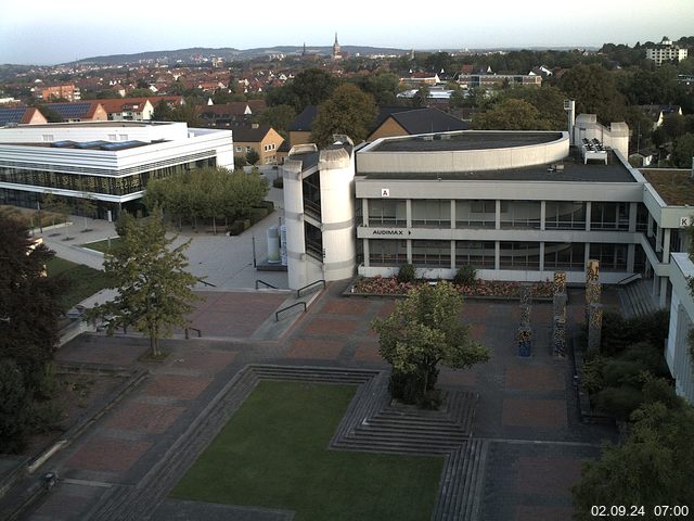 Foto der Webcam: Verwaltungsgebäude, Innenhof mit Audimax, Hörsaal-Gebäude 1