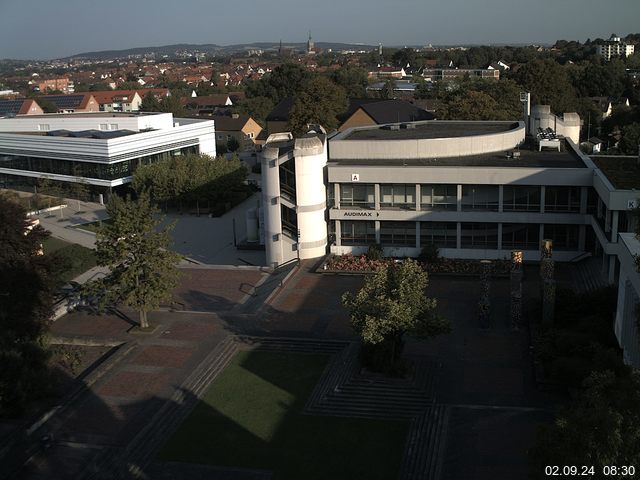 Foto der Webcam: Verwaltungsgebäude, Innenhof mit Audimax, Hörsaal-Gebäude 1