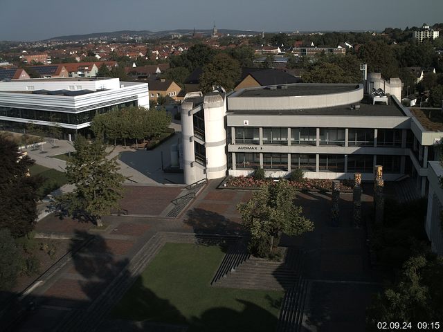 Foto der Webcam: Verwaltungsgebäude, Innenhof mit Audimax, Hörsaal-Gebäude 1