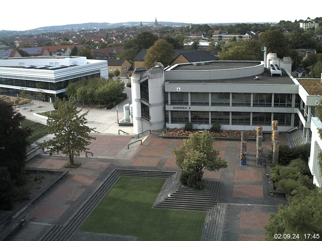 Foto der Webcam: Verwaltungsgebäude, Innenhof mit Audimax, Hörsaal-Gebäude 1