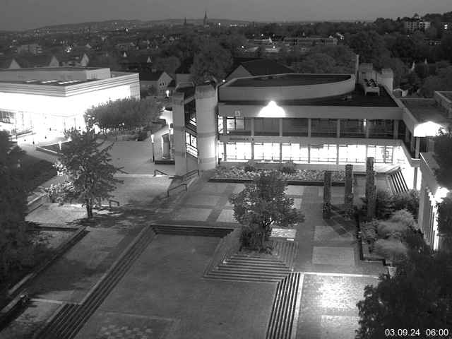 Foto der Webcam: Verwaltungsgebäude, Innenhof mit Audimax, Hörsaal-Gebäude 1