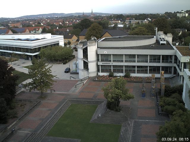 Foto der Webcam: Verwaltungsgebäude, Innenhof mit Audimax, Hörsaal-Gebäude 1