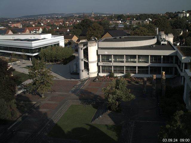 Foto der Webcam: Verwaltungsgebäude, Innenhof mit Audimax, Hörsaal-Gebäude 1