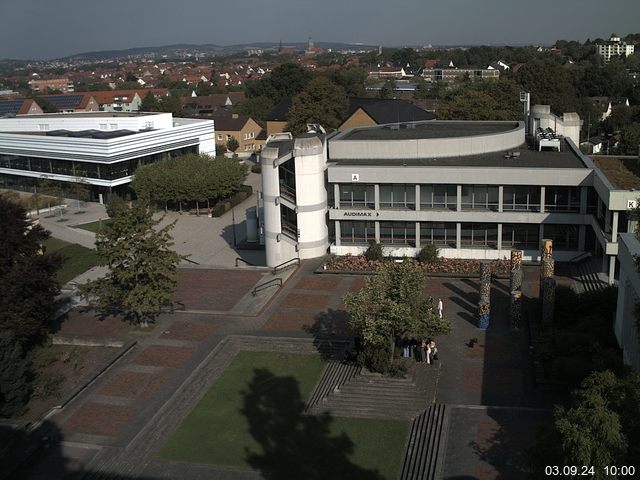 Foto der Webcam: Verwaltungsgebäude, Innenhof mit Audimax, Hörsaal-Gebäude 1