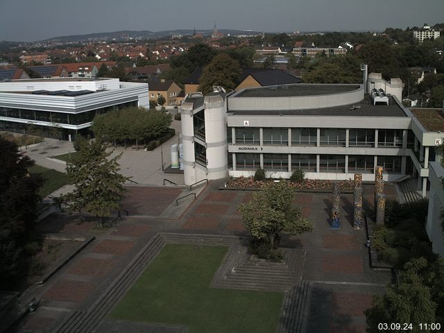 Foto der Webcam: Verwaltungsgebäude, Innenhof mit Audimax, Hörsaal-Gebäude 1