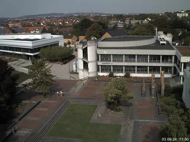 Foto der Webcam: Verwaltungsgebäude, Innenhof mit Audimax, Hörsaal-Gebäude 1