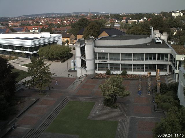 Foto der Webcam: Verwaltungsgebäude, Innenhof mit Audimax, Hörsaal-Gebäude 1