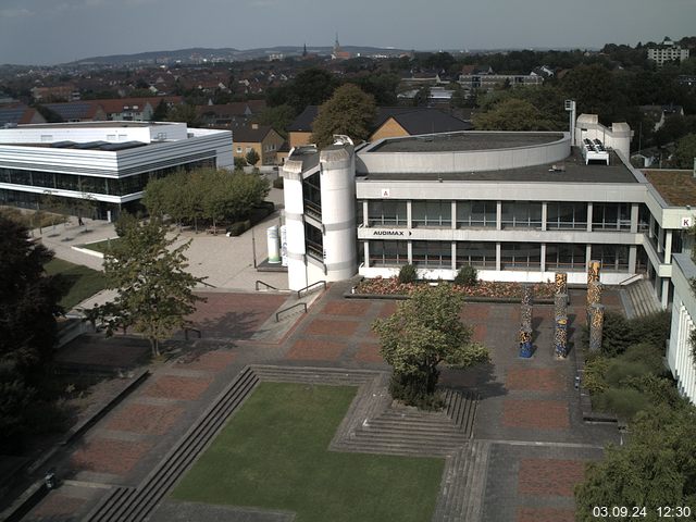 Foto der Webcam: Verwaltungsgebäude, Innenhof mit Audimax, Hörsaal-Gebäude 1