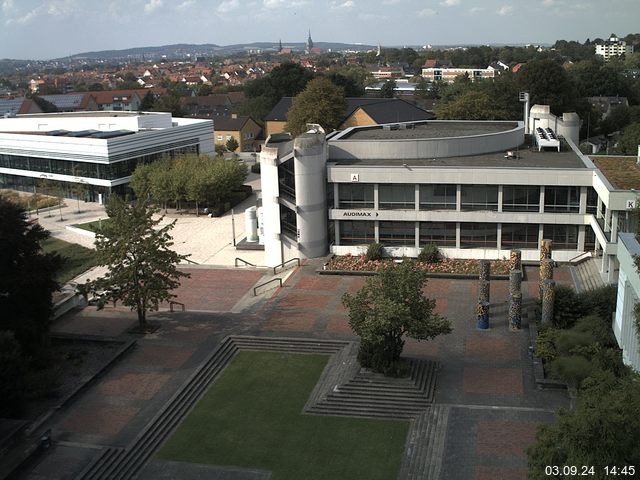 Foto der Webcam: Verwaltungsgebäude, Innenhof mit Audimax, Hörsaal-Gebäude 1