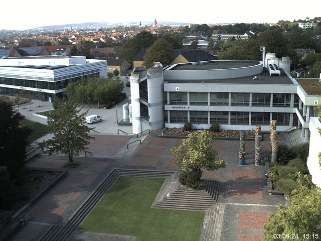 Foto der Webcam: Verwaltungsgebäude, Innenhof mit Audimax, Hörsaal-Gebäude 1