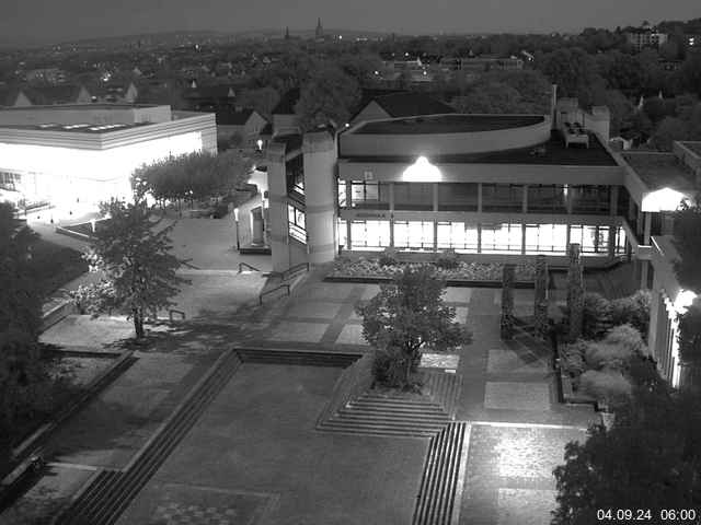 Foto der Webcam: Verwaltungsgebäude, Innenhof mit Audimax, Hörsaal-Gebäude 1