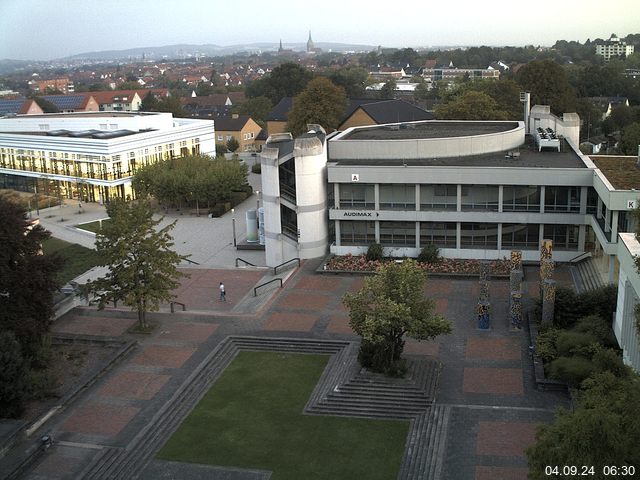 Foto der Webcam: Verwaltungsgebäude, Innenhof mit Audimax, Hörsaal-Gebäude 1