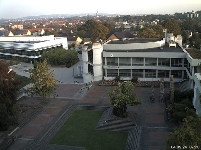 Foto der Webcam: Verwaltungsgebäude, Innenhof mit Audimax, Hörsaal-Gebäude 1