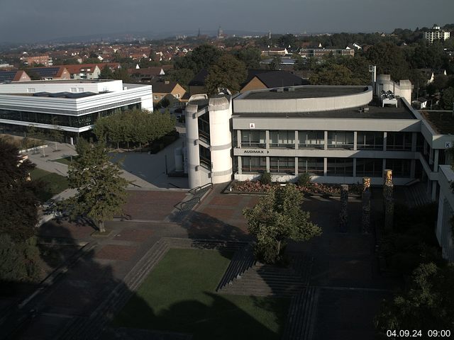 Foto der Webcam: Verwaltungsgebäude, Innenhof mit Audimax, Hörsaal-Gebäude 1