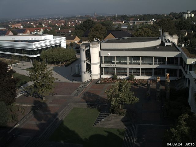 Foto der Webcam: Verwaltungsgebäude, Innenhof mit Audimax, Hörsaal-Gebäude 1