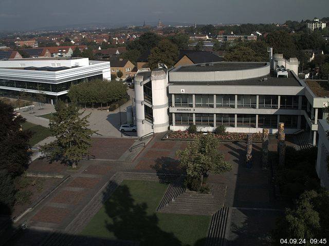 Foto der Webcam: Verwaltungsgebäude, Innenhof mit Audimax, Hörsaal-Gebäude 1