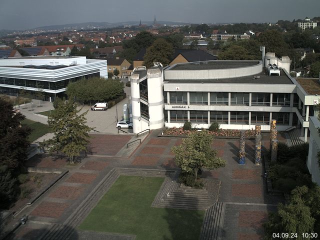 Foto der Webcam: Verwaltungsgebäude, Innenhof mit Audimax, Hörsaal-Gebäude 1