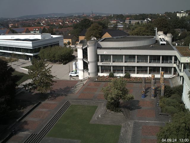 Foto der Webcam: Verwaltungsgebäude, Innenhof mit Audimax, Hörsaal-Gebäude 1